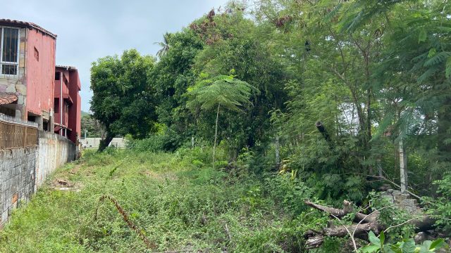 TERRENO 12×41 EM FRETE MAR EM PONTA DE AREIA